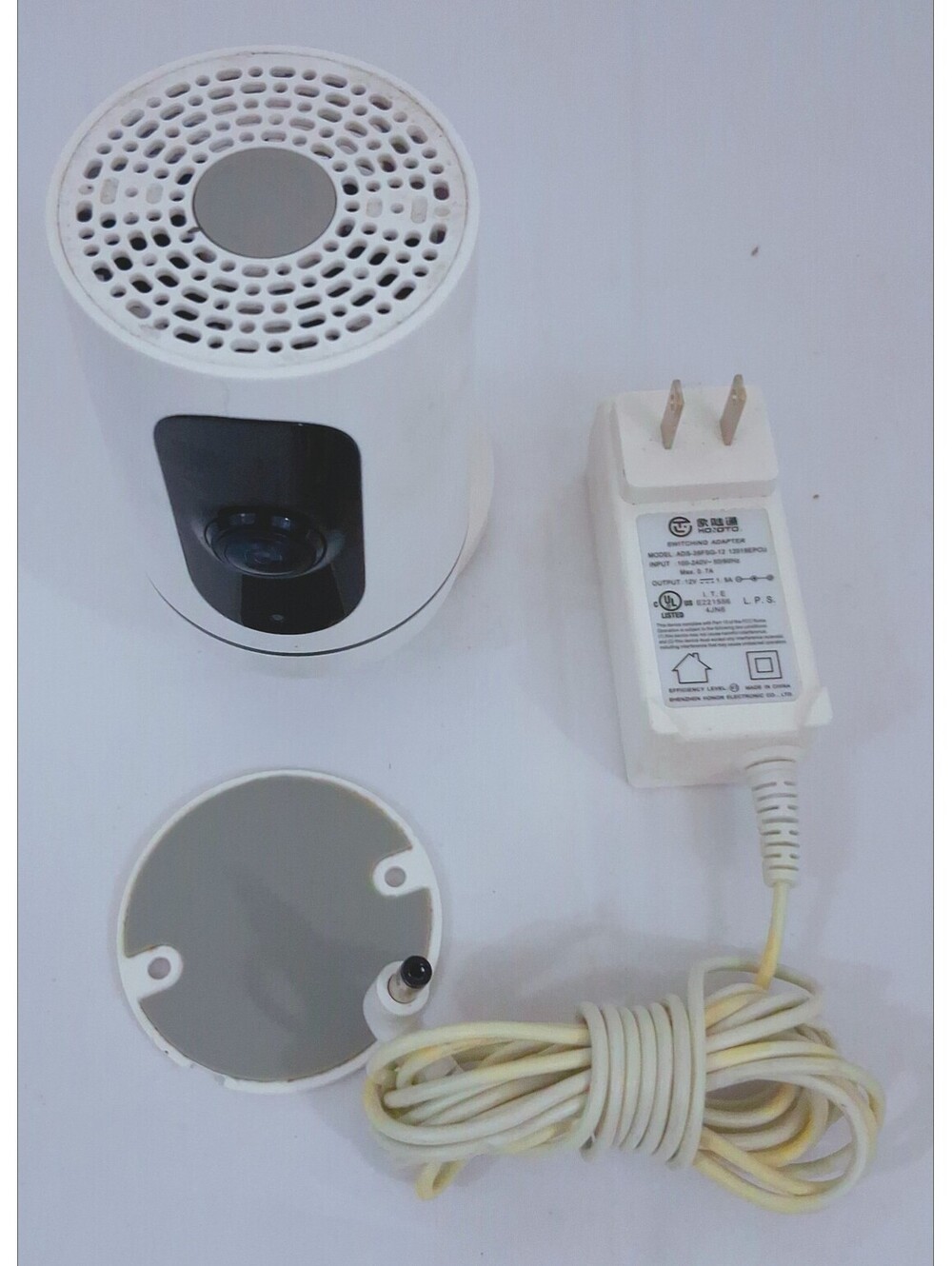 Vivint Ping V-CAM1 Indoor Wi-Fi IP Camera 1080p HD Sec.White w/Bracket Wall Plug
